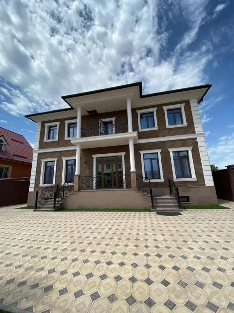 Ali假日民宿 Almaty 3*,